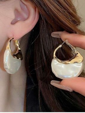 Baroque Pearl Gilded Hoop Earrings